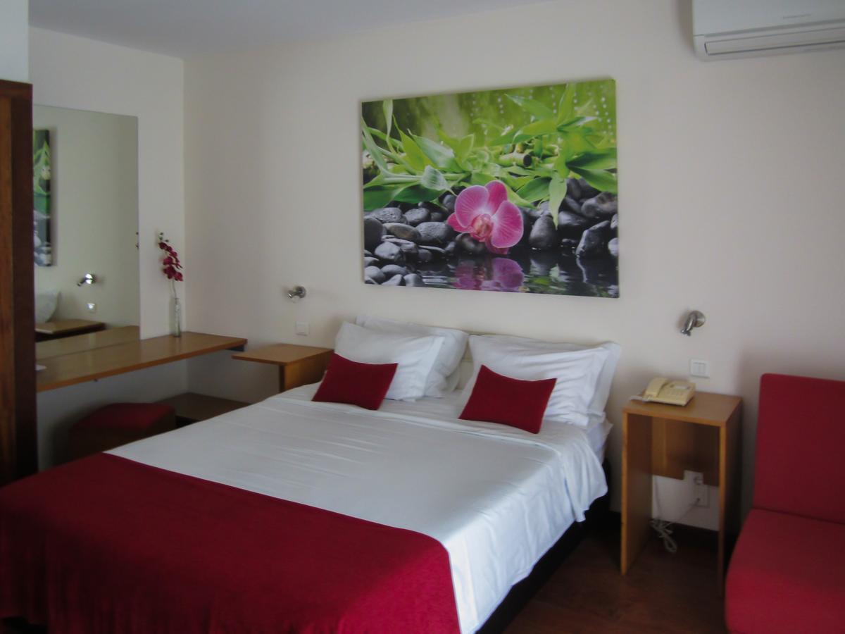 Hotel Eco Salvador Geres Exterior foto